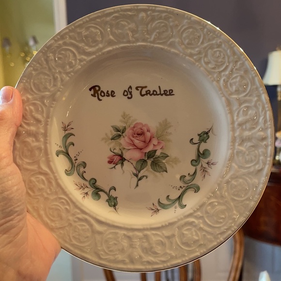 Rose of Tralee Irish Carrigaline Plate - Picture 3 of 3